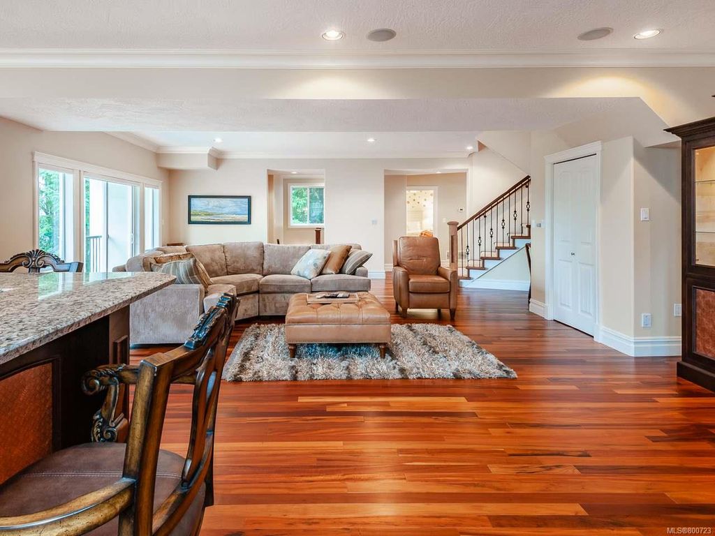 listing image 16041936767168213181