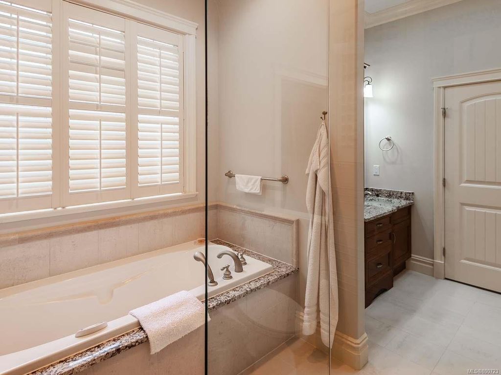 listing image 16041633882649054188