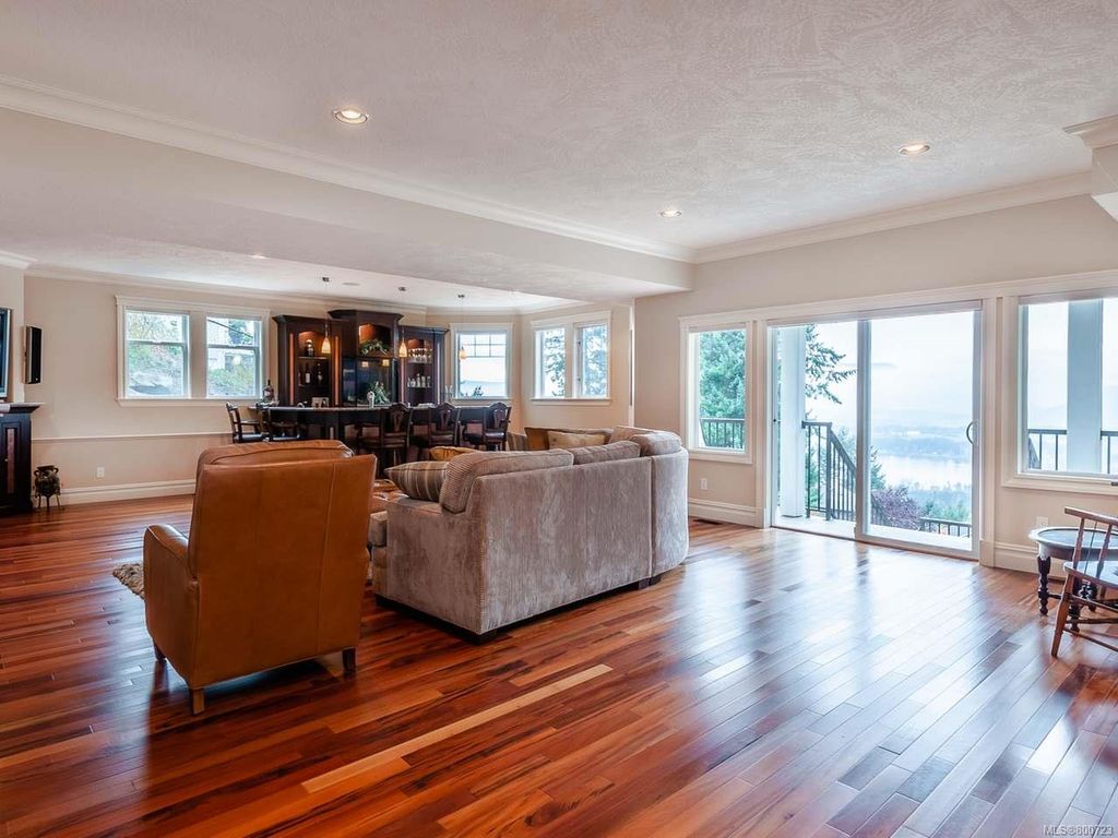 listing image 16041467774880145493