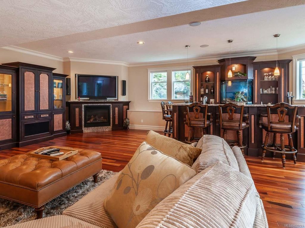 listing image 16041933987060938242