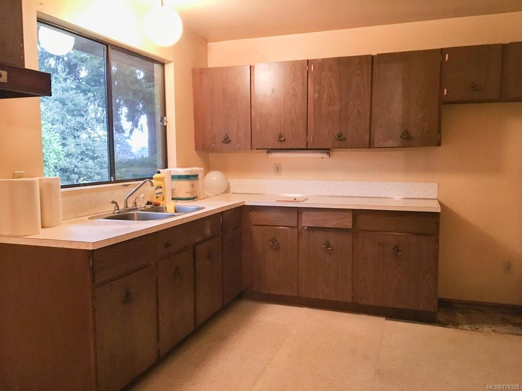 listing image 16047829057403345448