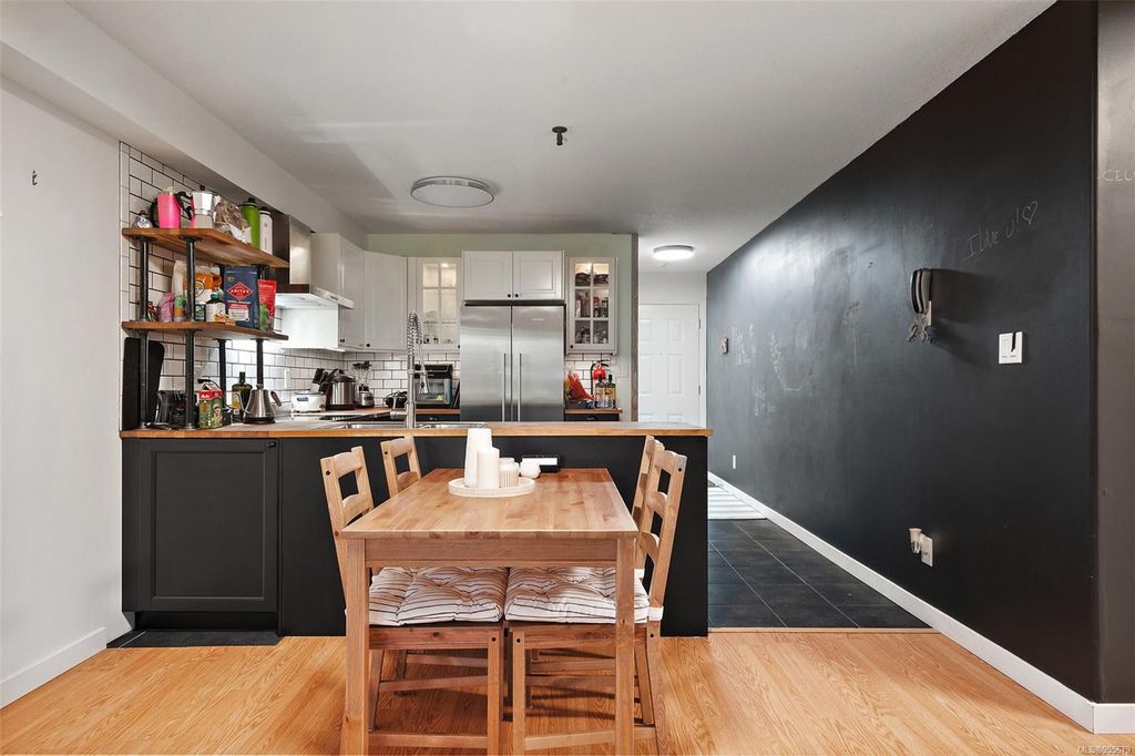 listing image 16047758160850406623