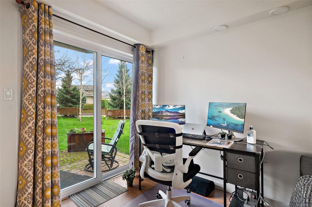 listing image 16046070114427379551