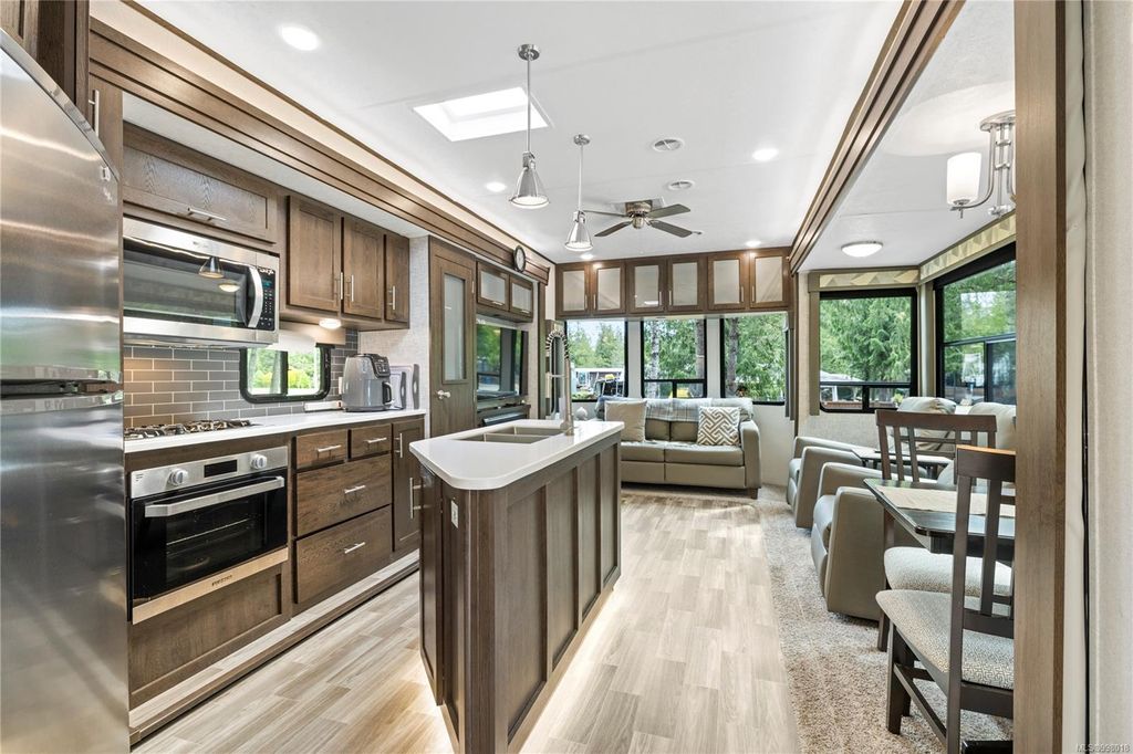 listing image 16040858912481407981