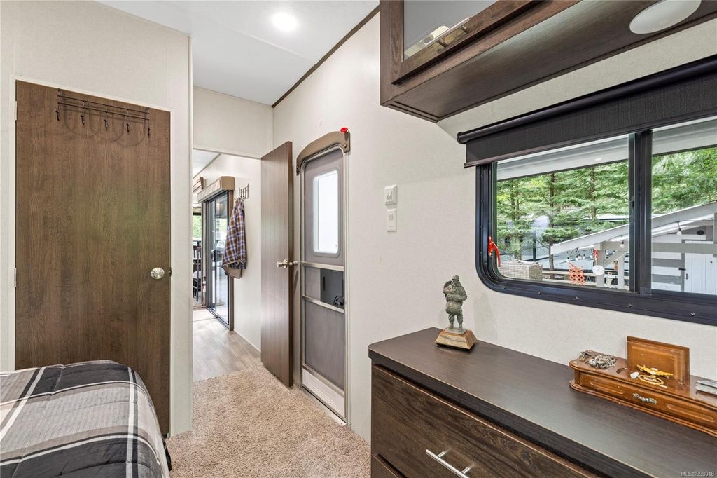 listing image 16047184897102588169