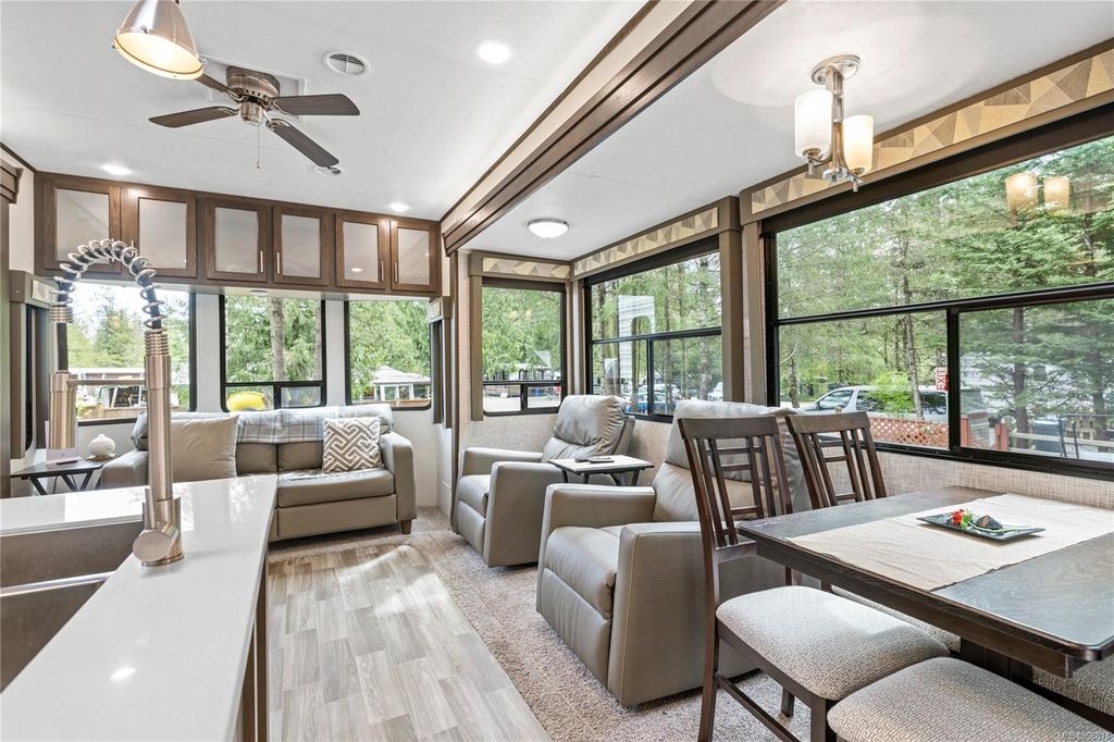 listing image 16045512939164990574