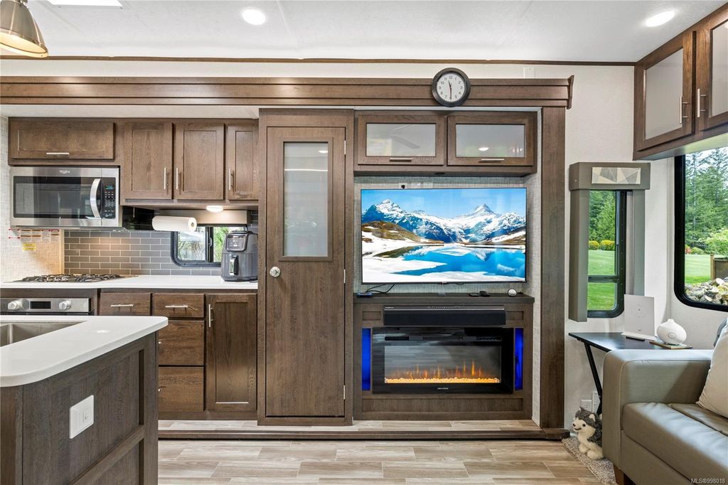 listing image 16043670232673232594