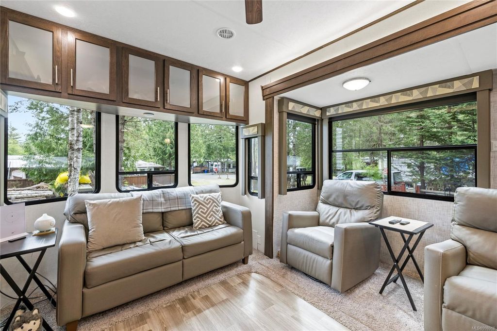 listing image 16046531475879323262