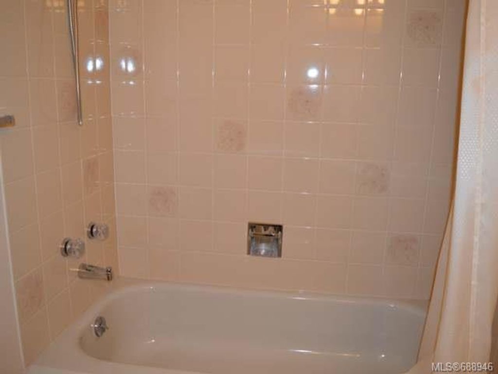 listing image 16040859250515293757