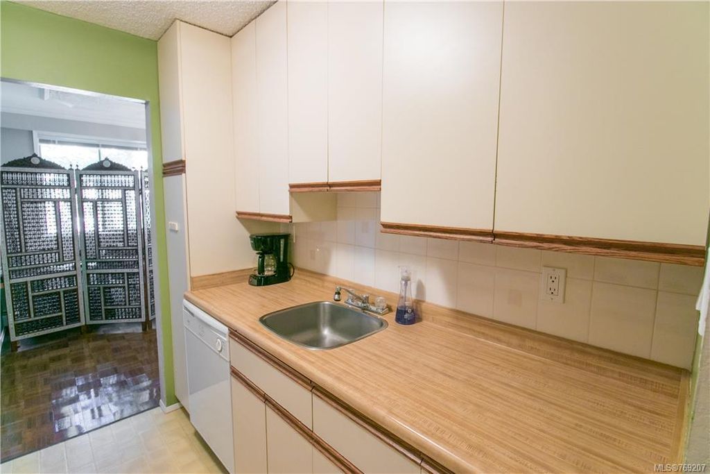 listing image 16046403975610242840