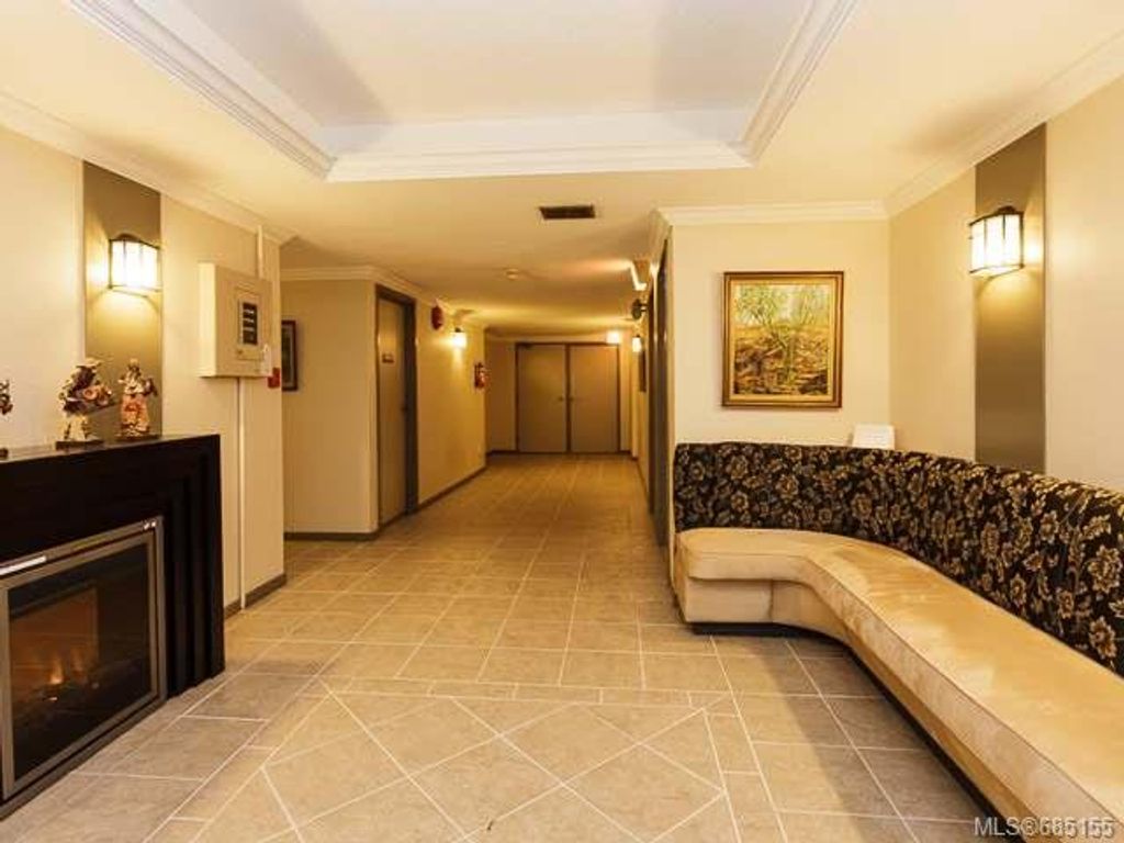 listing image 16041495294767709190