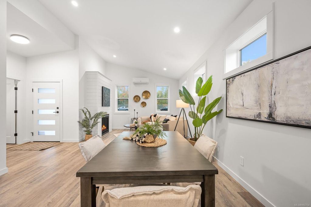 listing image 16044936268337490232