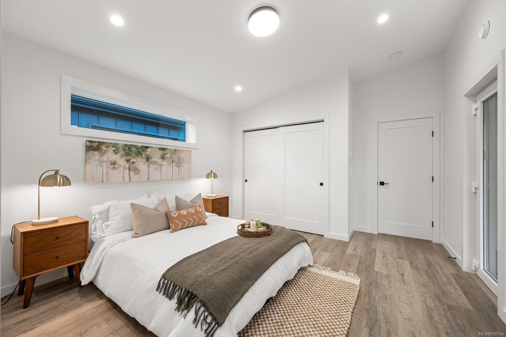 listing image 16049580325724593938