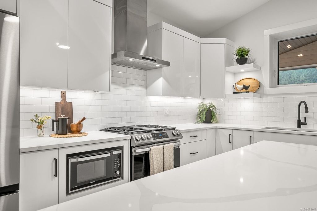 listing image 16044442081095628521