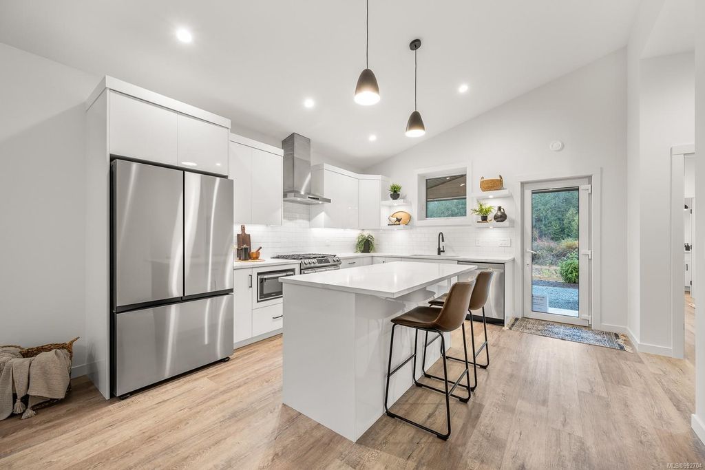 listing image 16044259267906940486