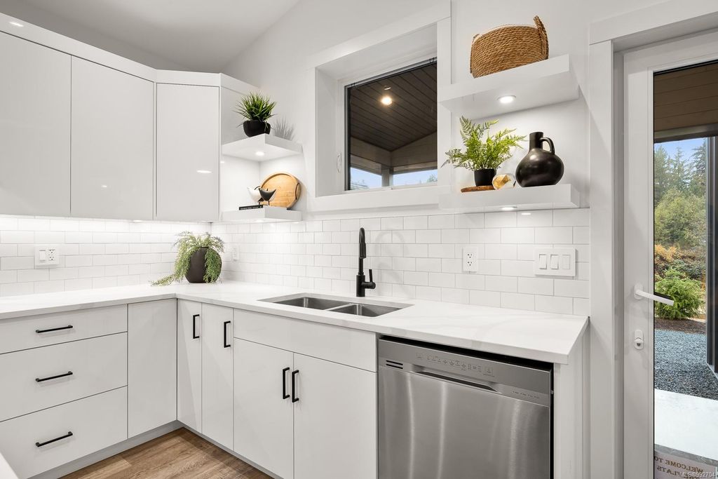 listing image 16047948629296114049