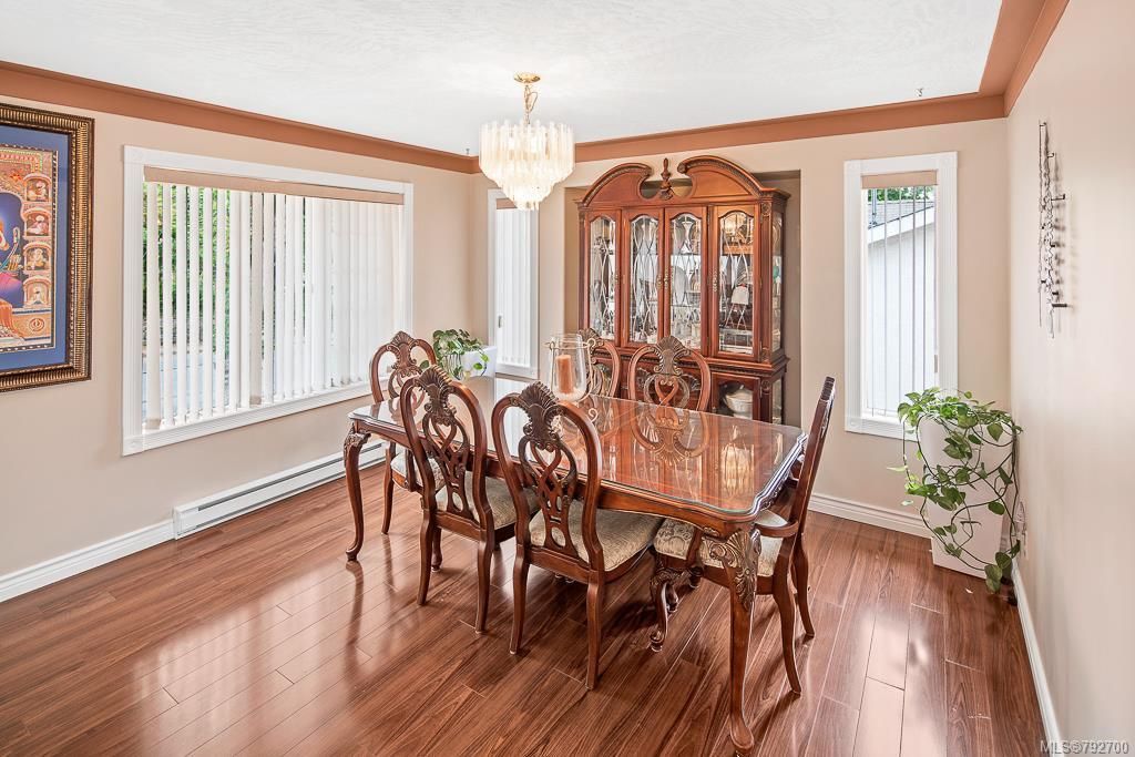 listing image 16045413835386674801