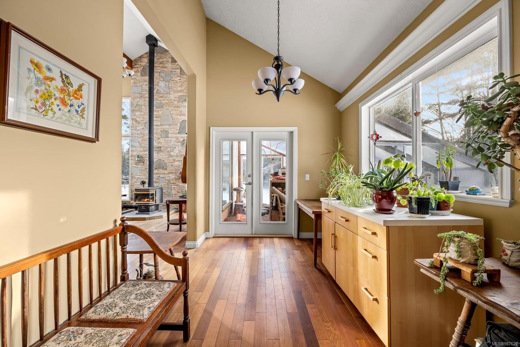 listing image 16048070524476968601