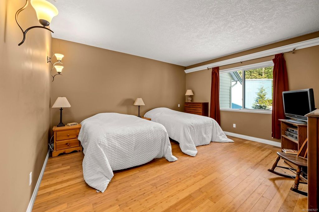 listing image 16046859775540279370