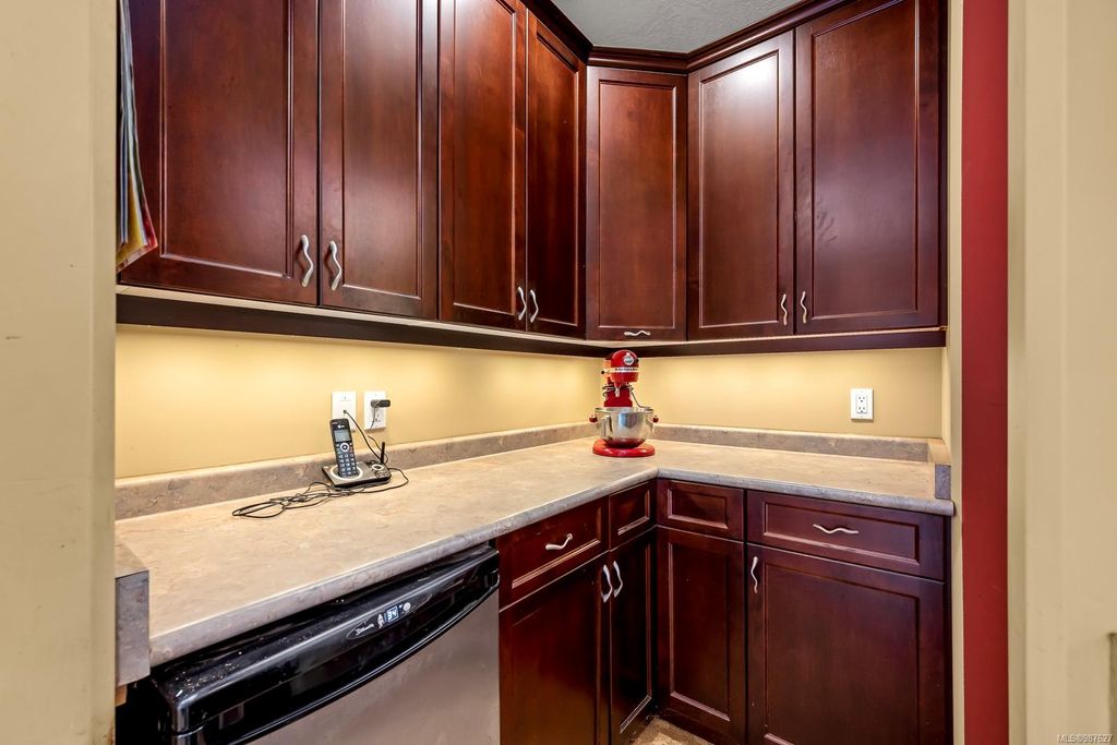 listing image 16047832815922977345