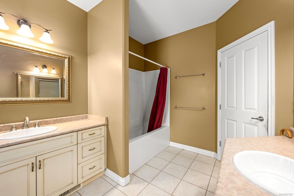 listing image 16044540330205531844