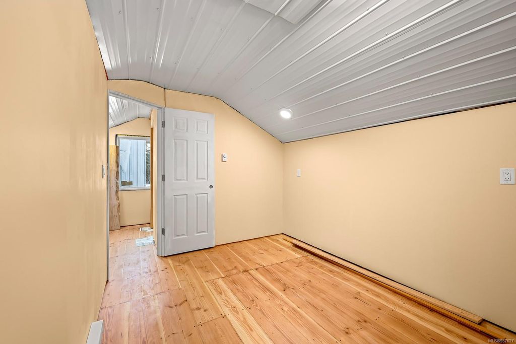 listing image 16048047533669495033