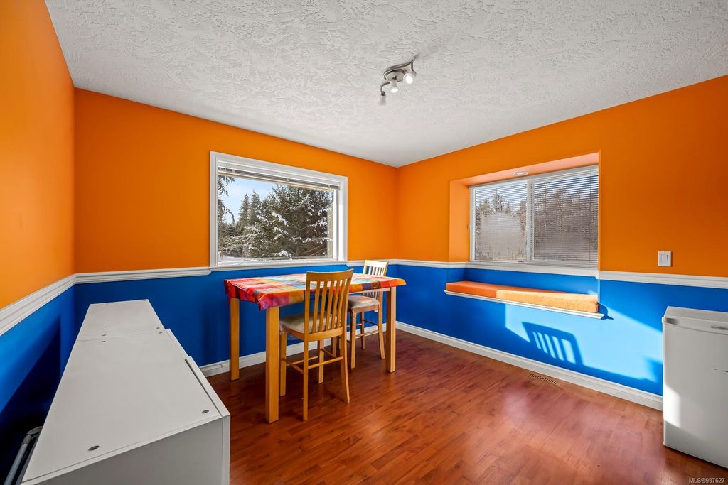 listing image 16047672026870286394