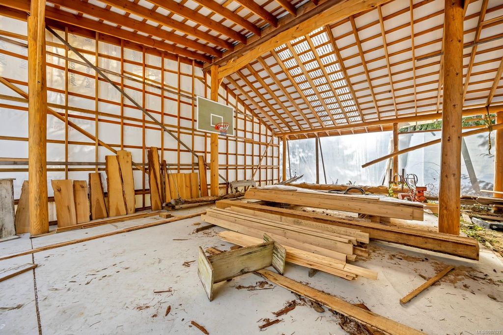 listing image 16049308998549979797