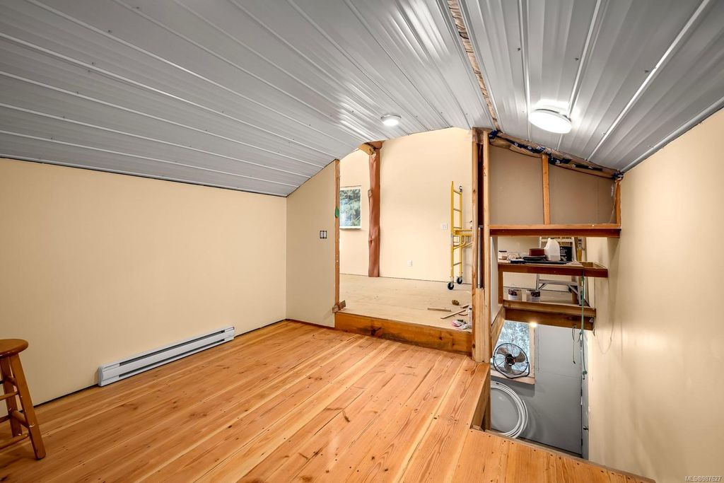 listing image 16043587888359348929