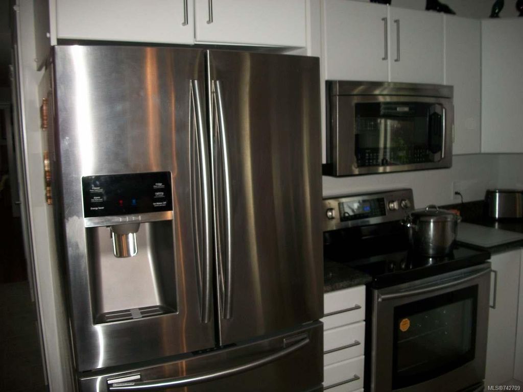 listing image 16047502844827537806