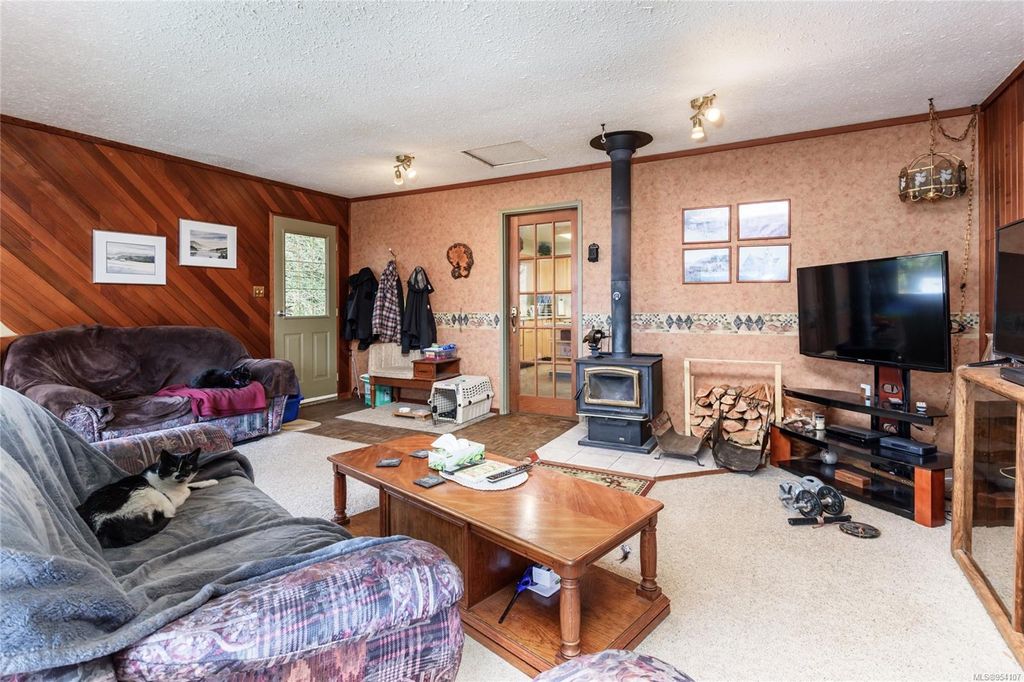 listing image 16041085017574882429