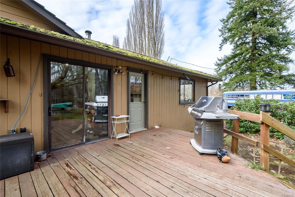 listing image 16043376707416760958