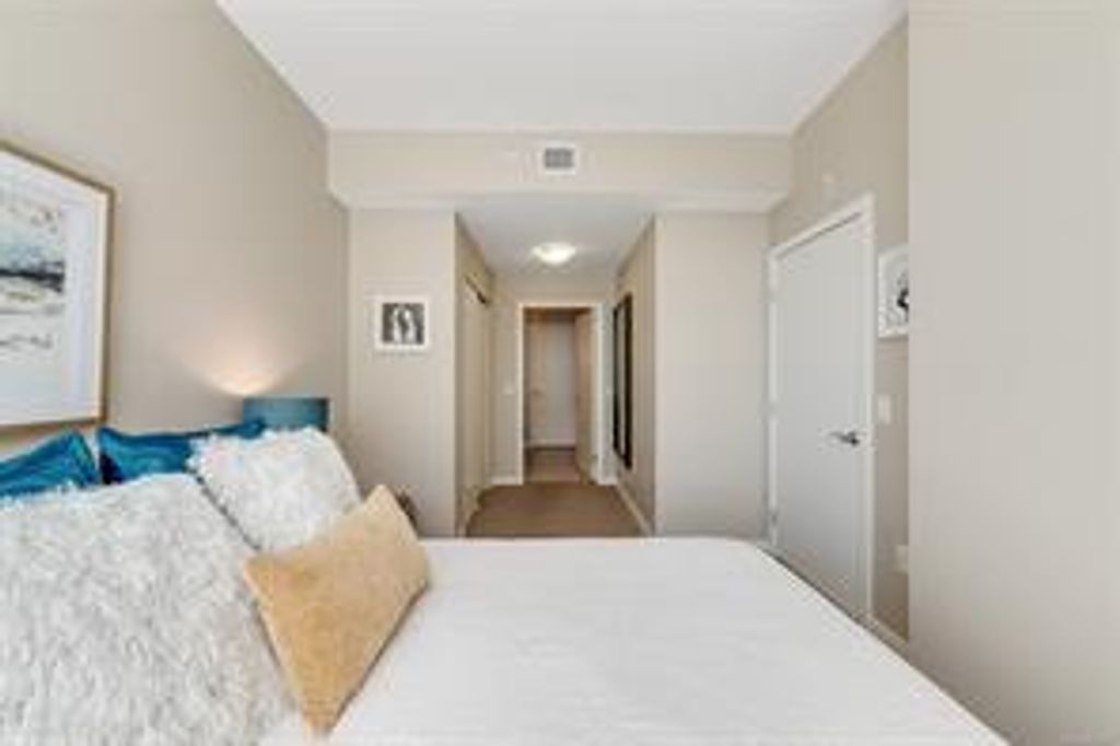 listing image 16043072977903