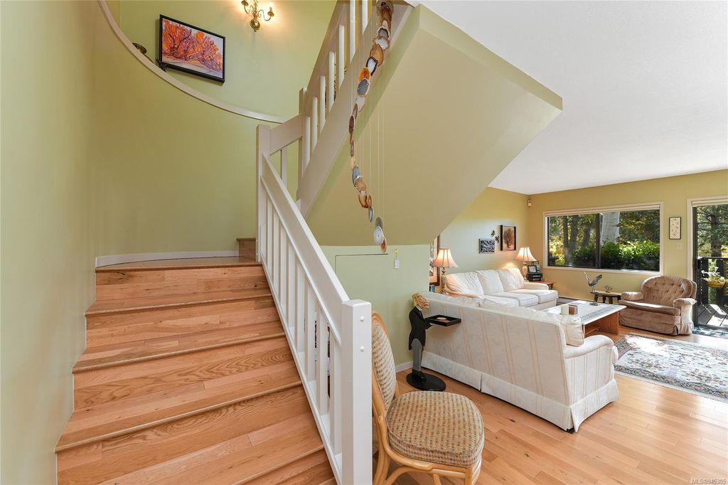 listing image 16045107825205316278