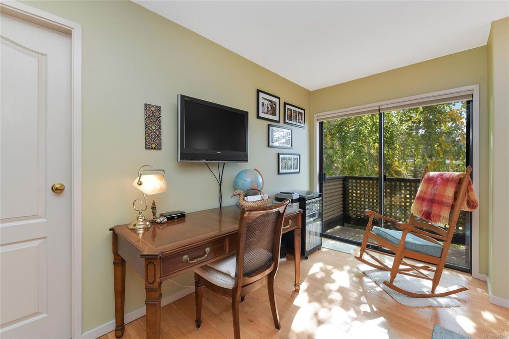 listing image 16049437421706187283