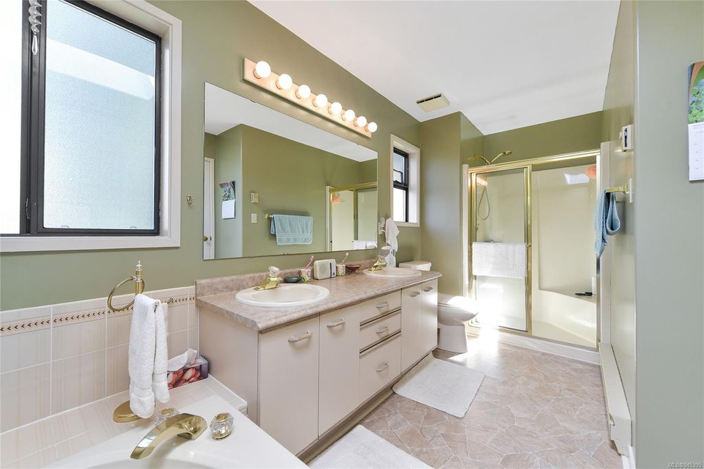 listing image 16044480829509323143