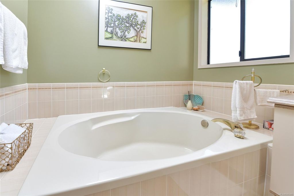 listing image 16044330296746964860
