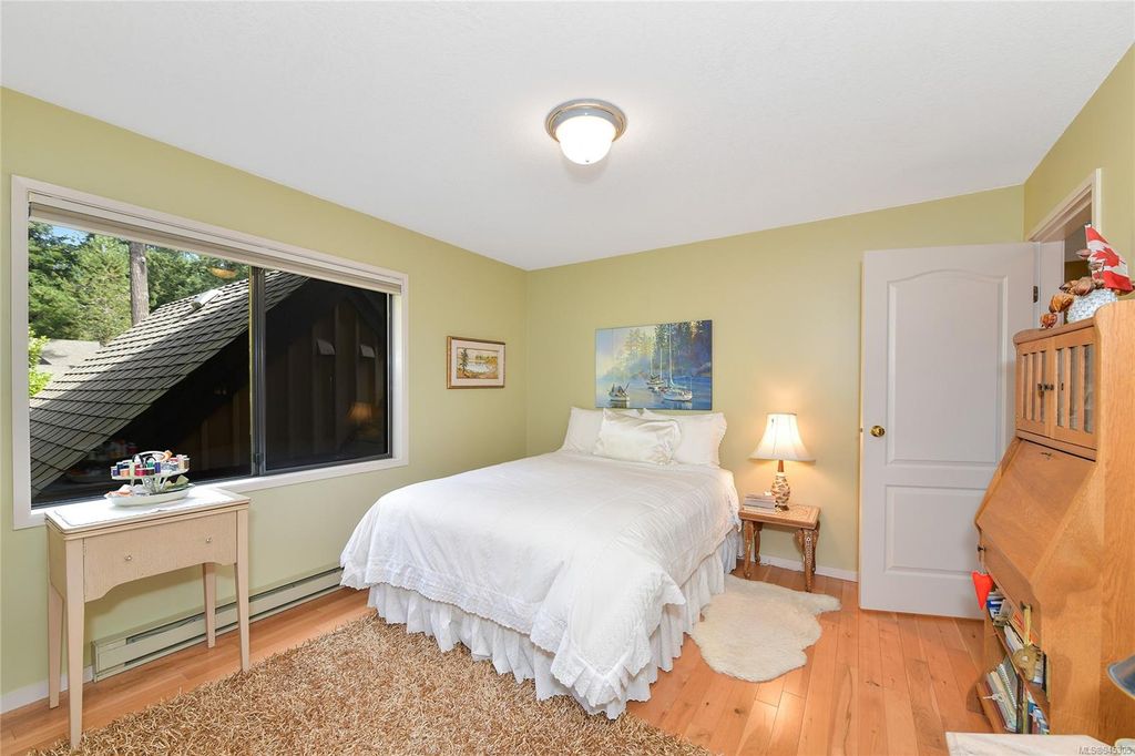 listing image 16046236214422326837