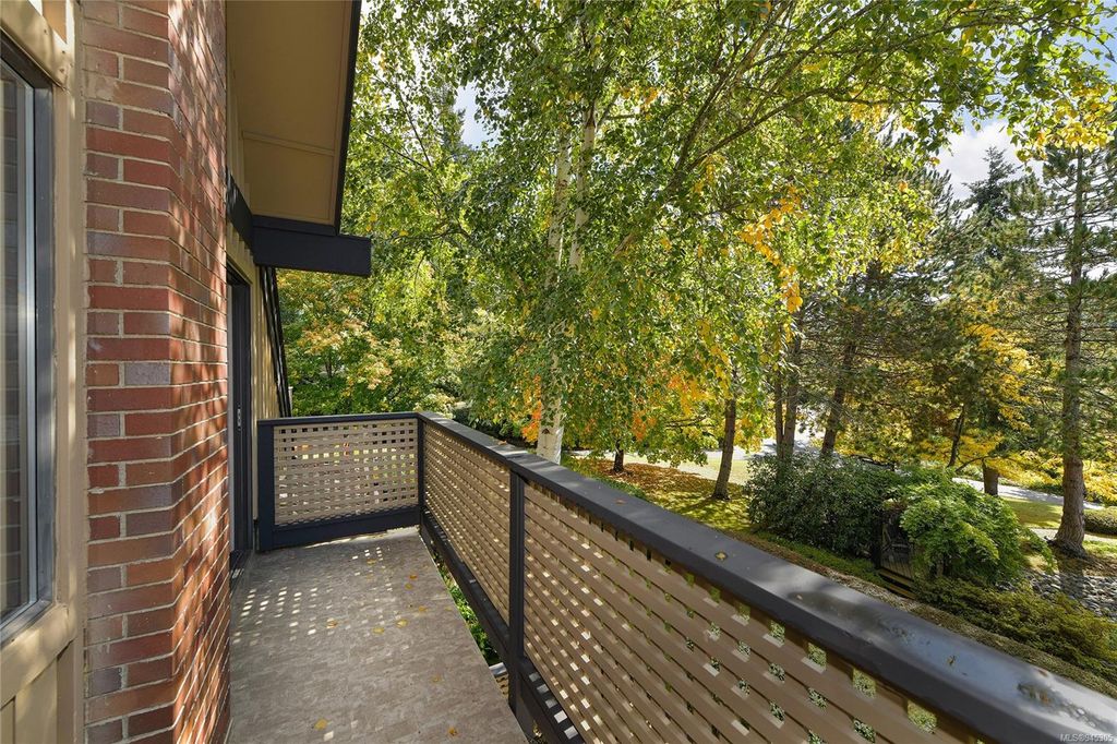 listing image 16045796225210910384