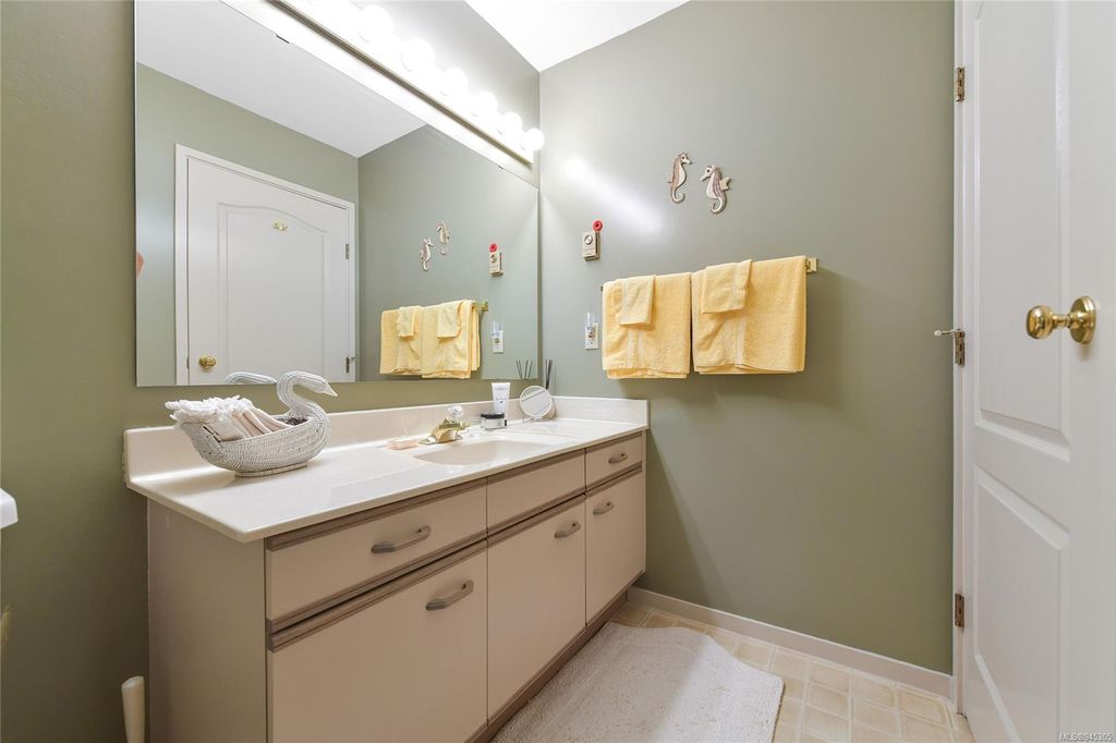listing image 16043297023234674444
