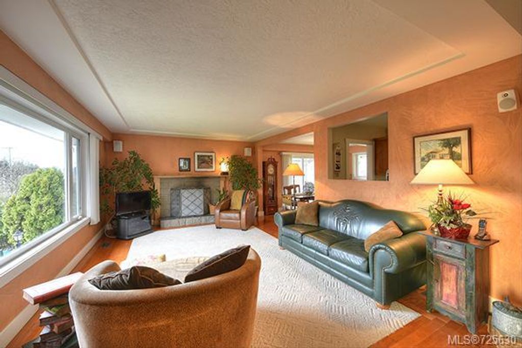 listing image 16040556310005142053