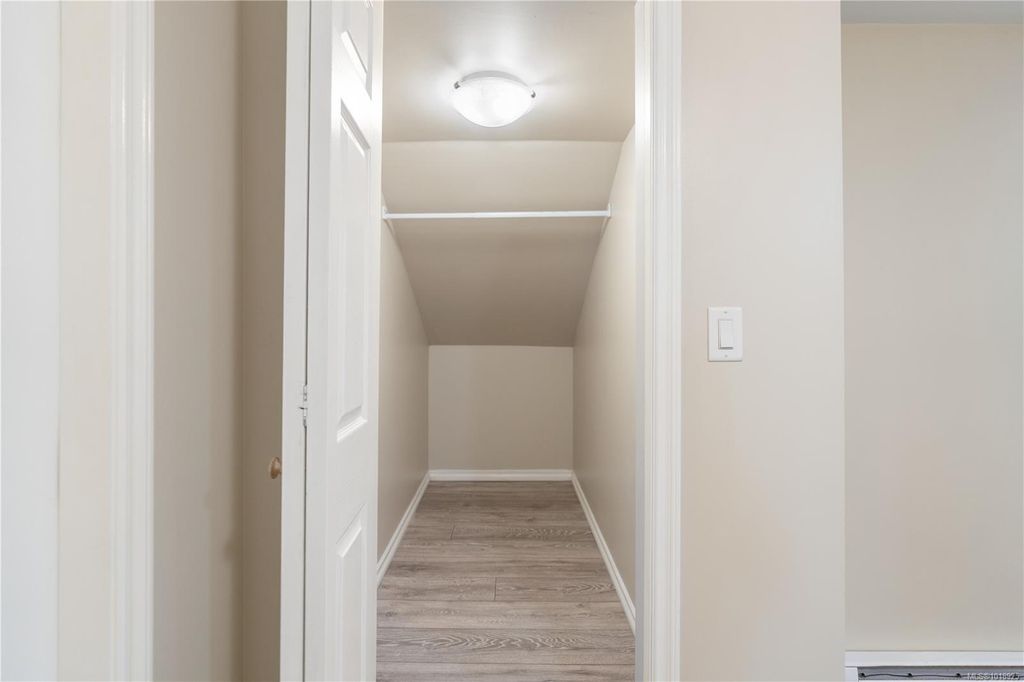 listing image 16043497364679920412