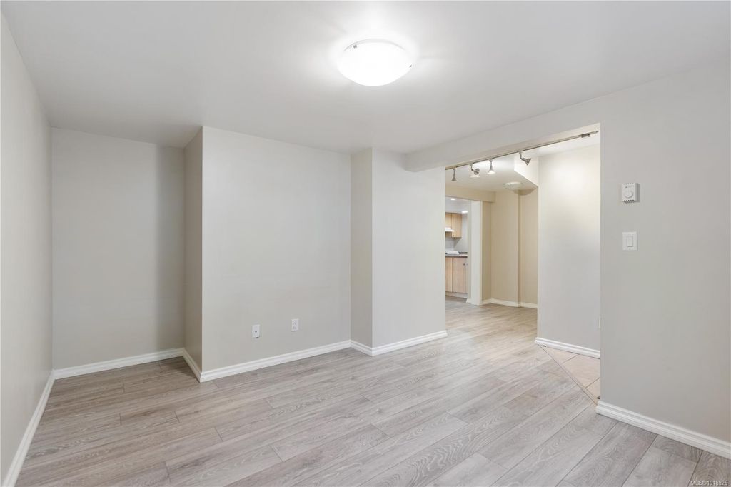 listing image 16043576216398721662