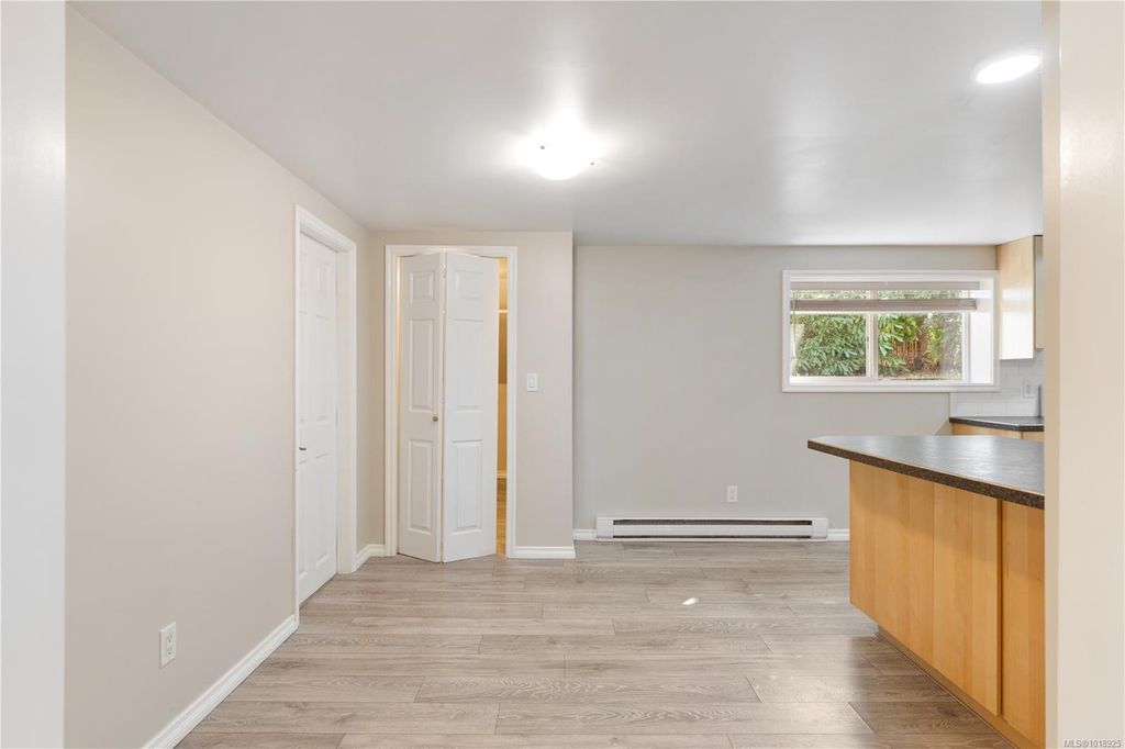 listing image 16044509351140356022