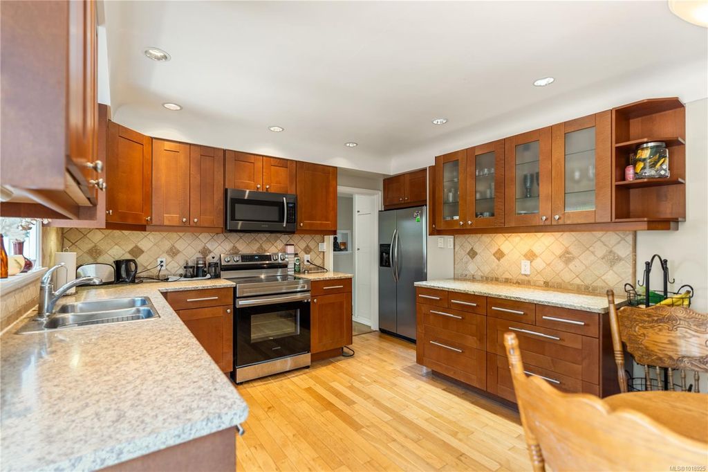 listing image 16044707772152648778