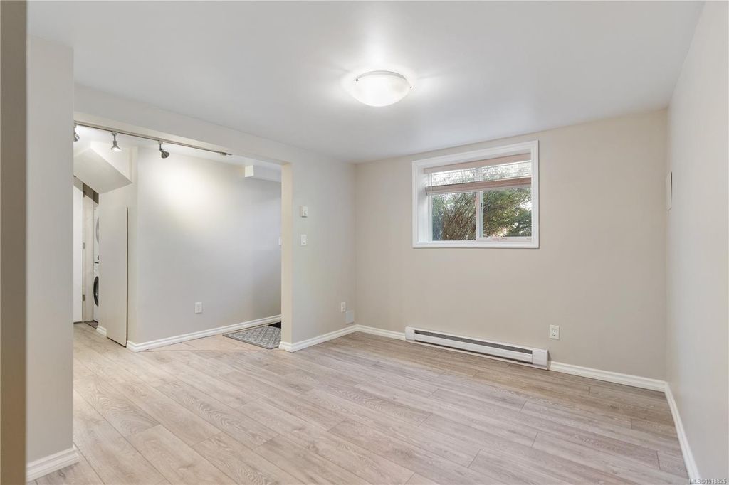 listing image 16046489036568286097