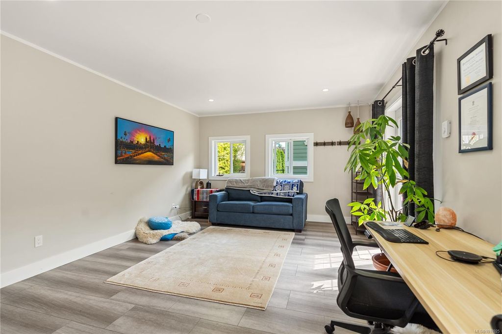 listing image 16046205068267280414