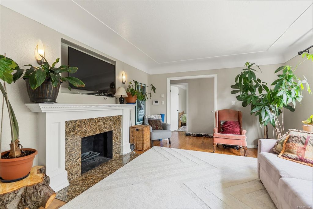 listing image 16046642277523406994