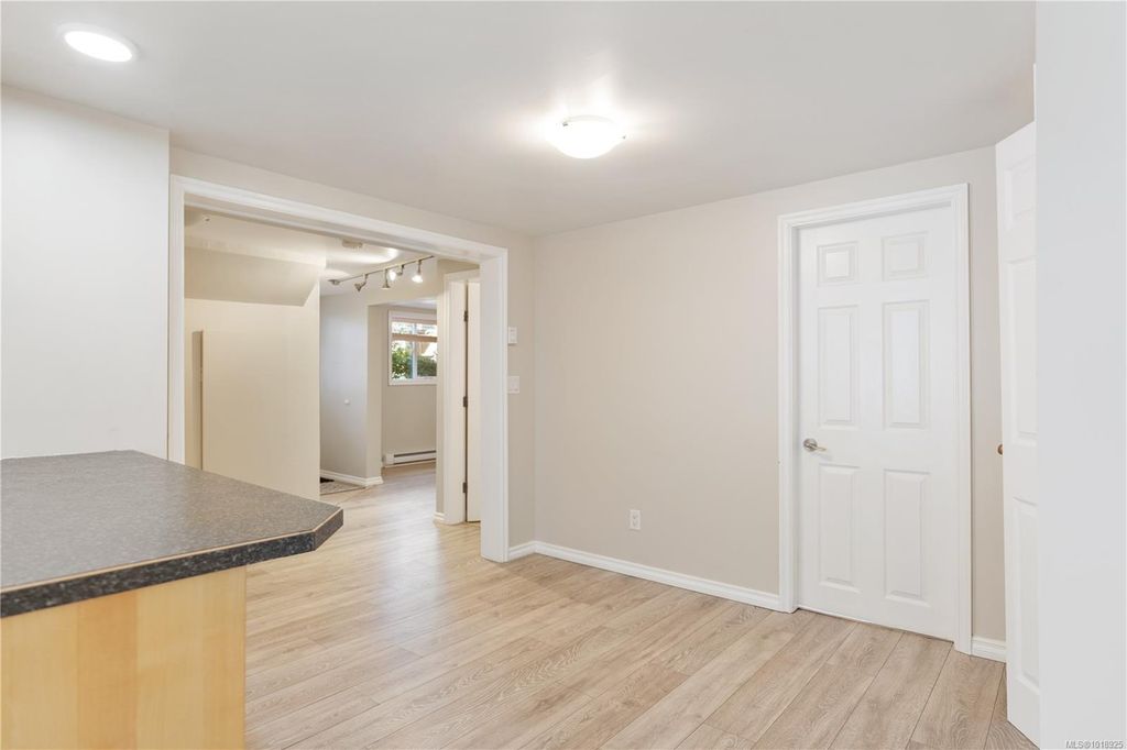 listing image 16049233608797201295