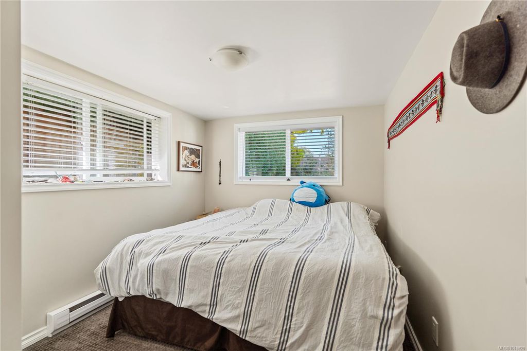 listing image 16041677165741067474